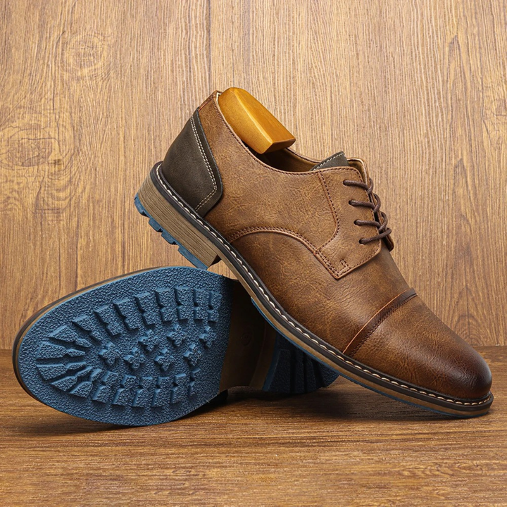 The Monferrato Men’s Retro Lace Up Leather Oxford Shoes