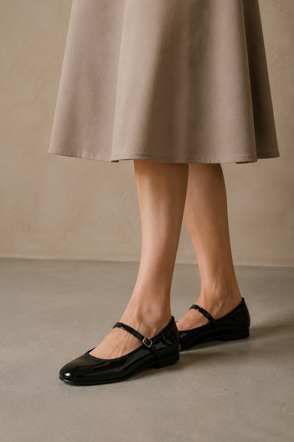 Alice zwarte patent Mary Jane – draagbeeld met midi-rok