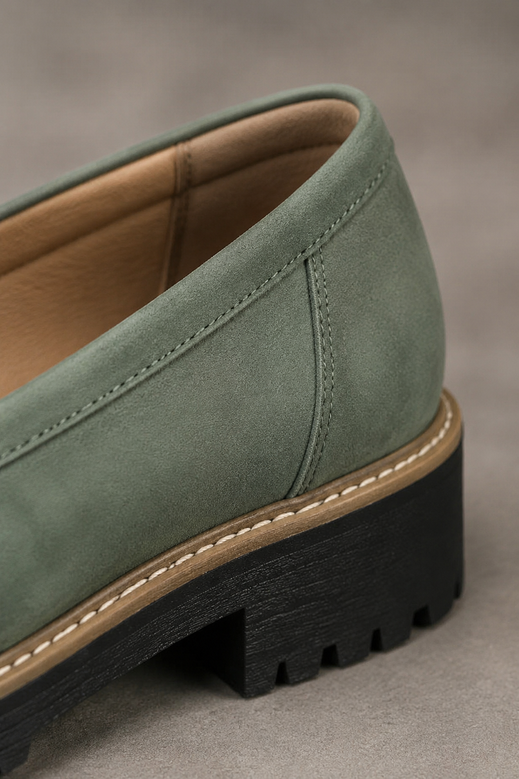 Eileen groene comfortloafer – detail zool en hak
