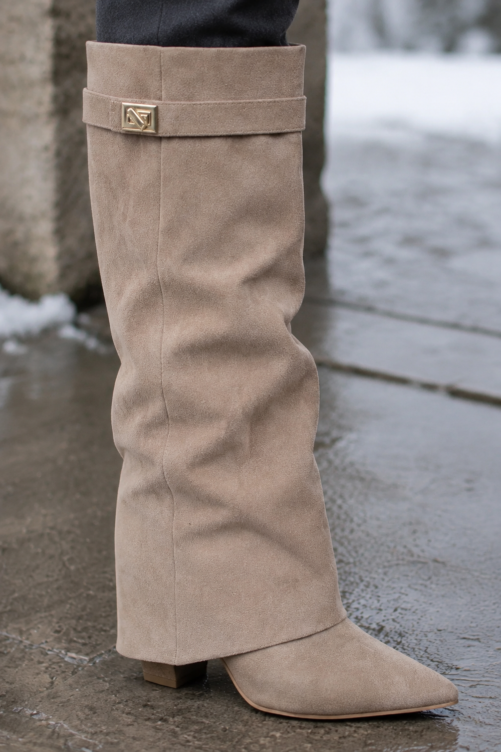 Loretta suede material close-up