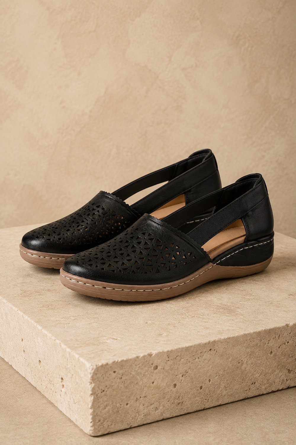 Nadine zwarte cutout comfortschoen – productbeeld