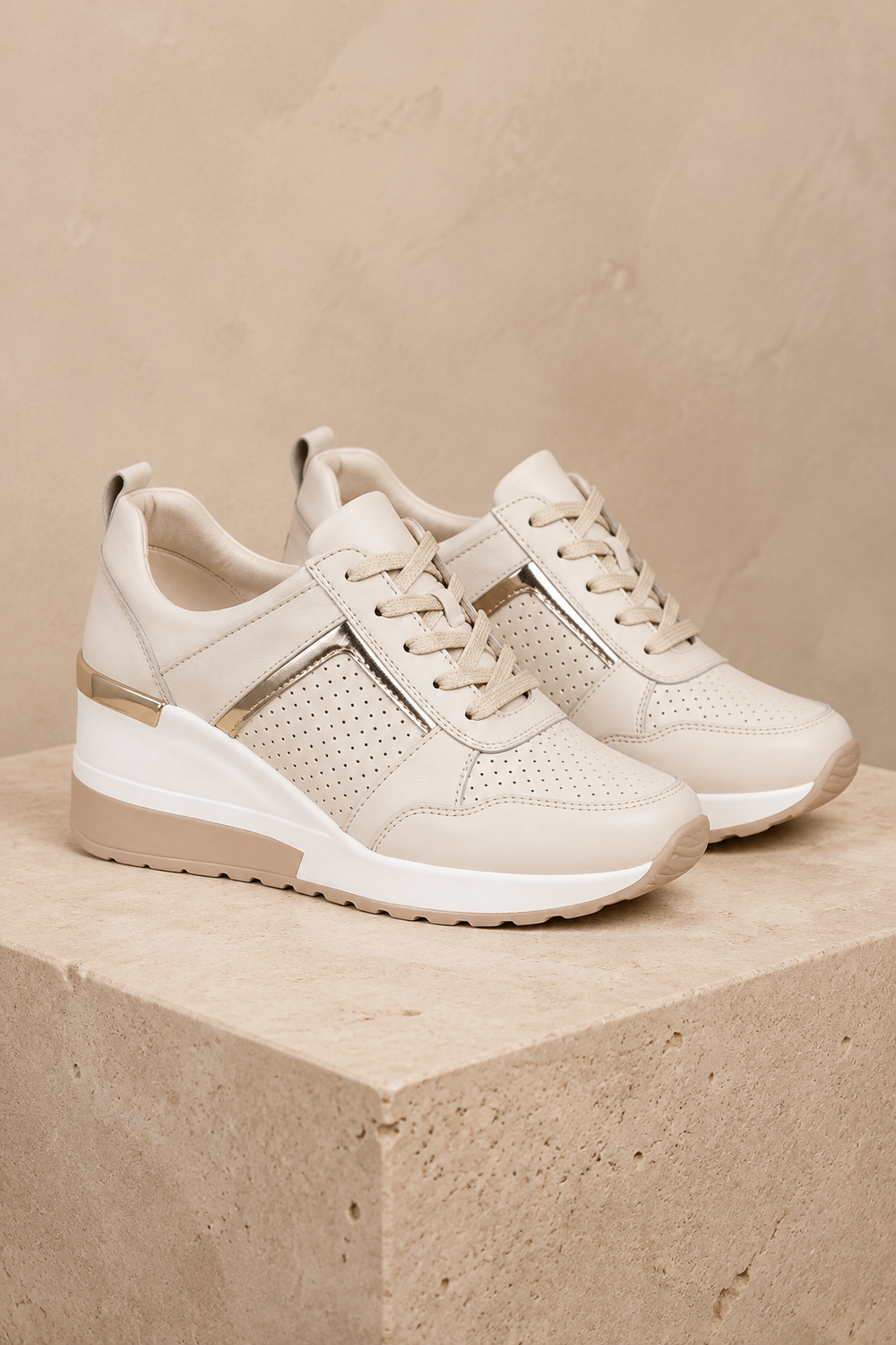 Trina beige orthopedische platformsneaker – productbeeld